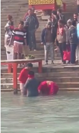 【インド】末期がんの5歳男児をガンジス川で“清めた”家族　願いむなしく溺死させる