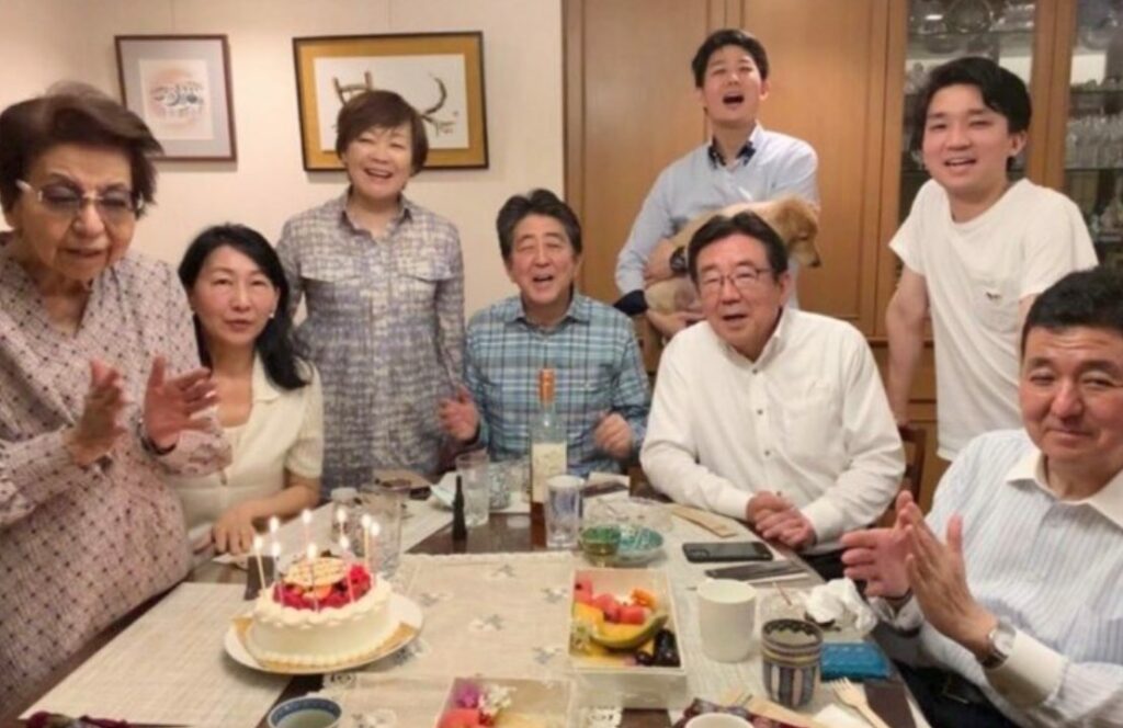 【政治】安倍晋三元首相の母・洋子さん死去で「安倍家の政治的宿命」から解き放たれた昭恵さん　新天地は“一番興味がある”スピリチュアルの世界か