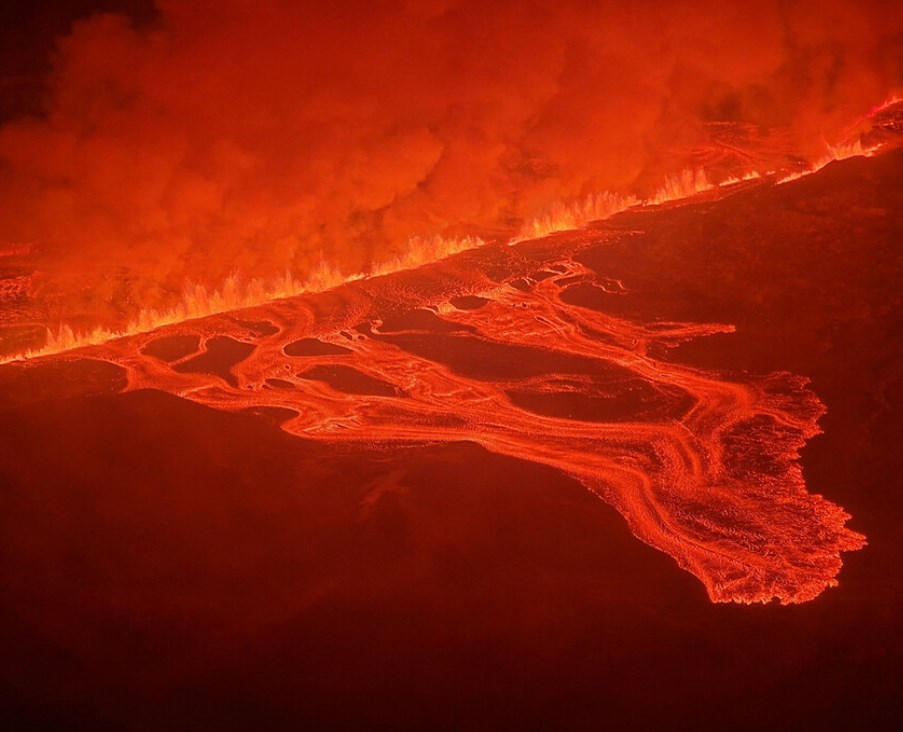 アイスランドでまた火山噴火　水道管破裂で非常事態宣言