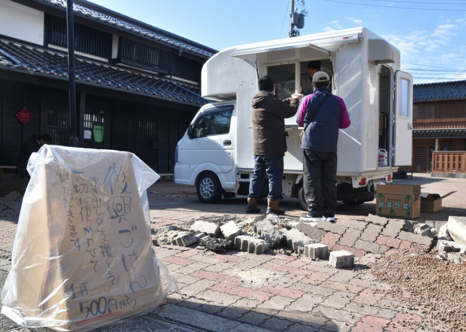 炊き出し、県外支援者は有料で　売り上げで地元の野菜購入　「罪悪感なくしたい」・能登地震