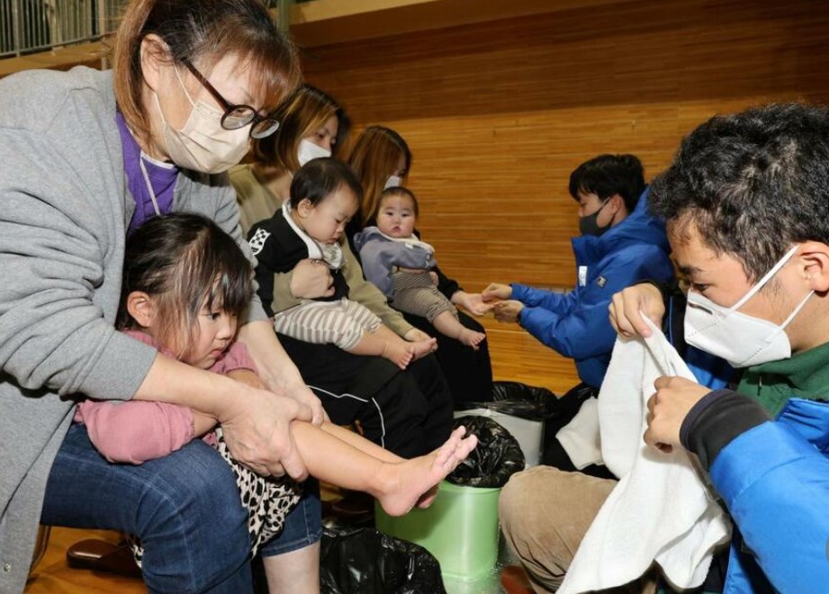 能登半島地震、ボランティアの数少なく　自粛や「SNSでたたかれる」萎縮する人も　1カ月で2739人、阪神・淡路は62万人