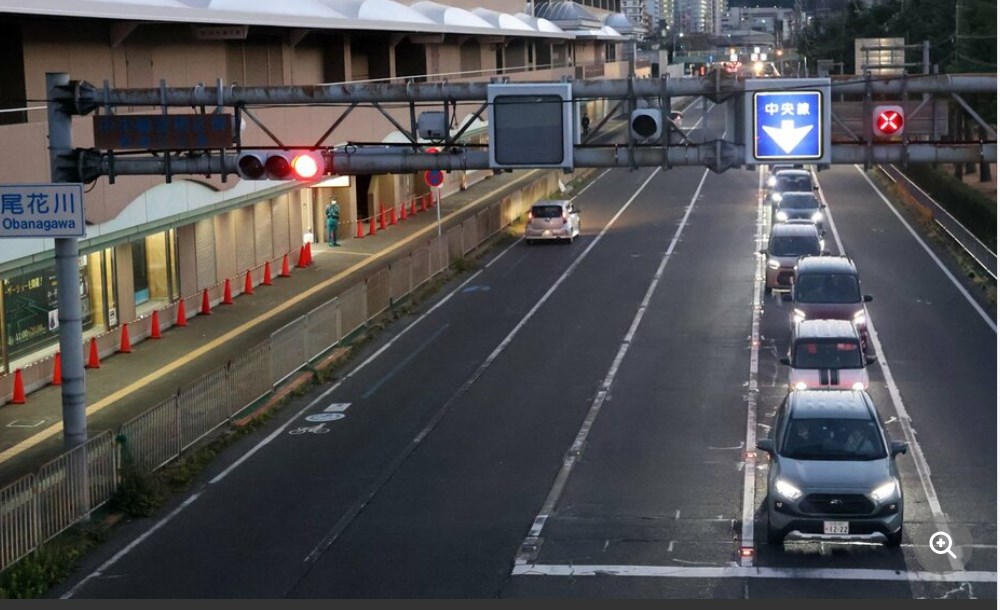 【滋賀】世にも珍しい「動くセンターライン」に「怖い」の声　走る方向が時間帯で逆転　渋滞緩和目的も「通りたくない」