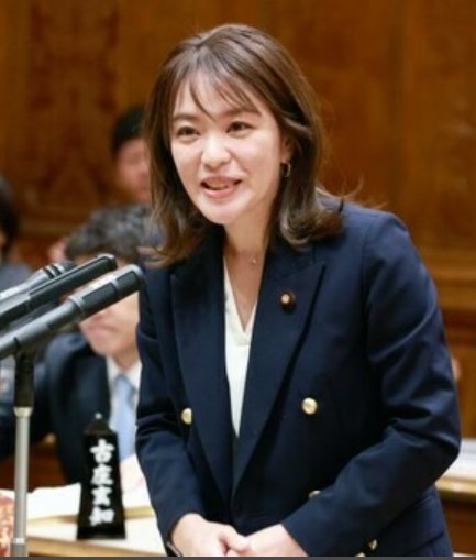 【今井絵理子】仲よく「参議院議員会館の喫煙室で」「視察にも同行」…いま永田町で注目を集めている「2人の熱愛ぶり」