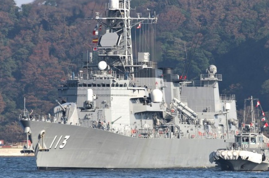 【南シナ海】見事な陣形！海自の護衛艦「さざなみ」が日米豪共同訓練に参加 米海軍の「異形艦」も