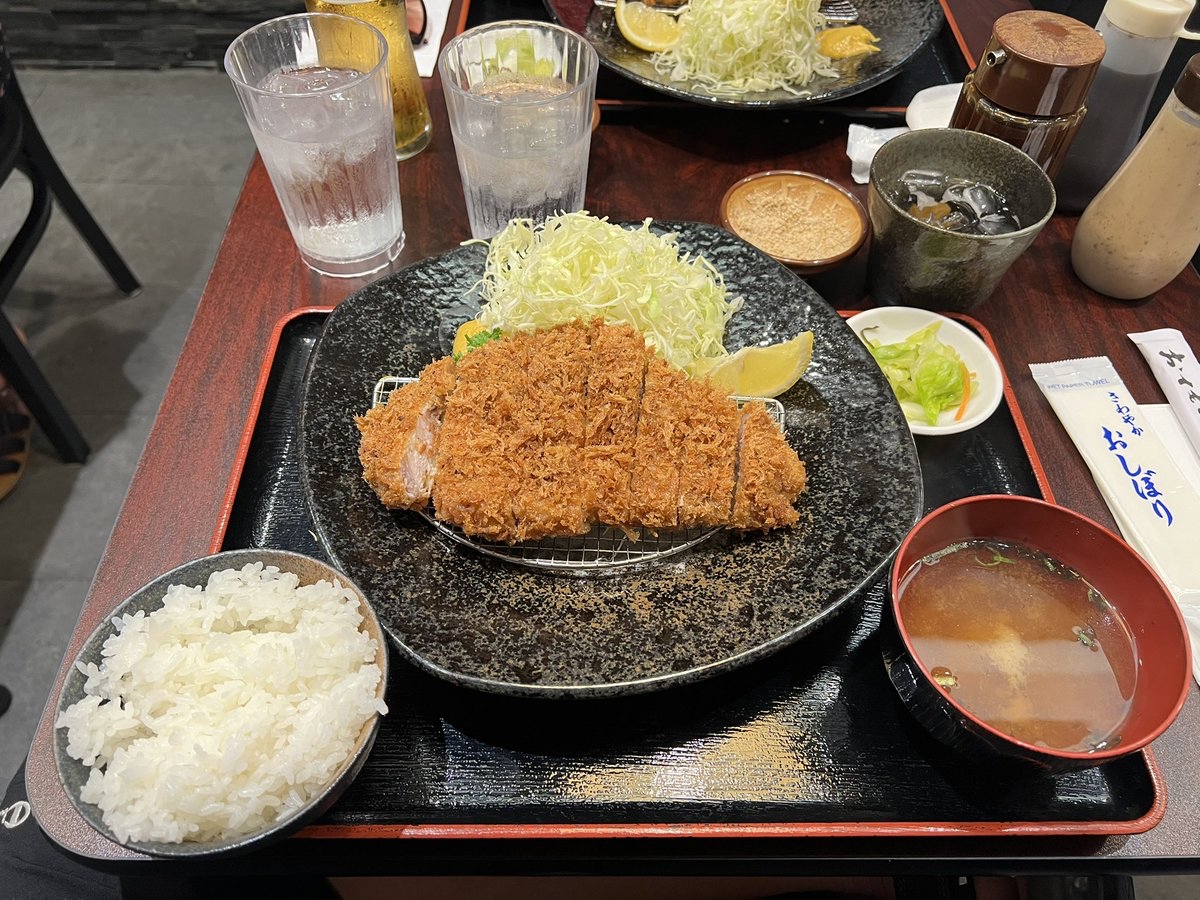 このとんかつ定食、8000円