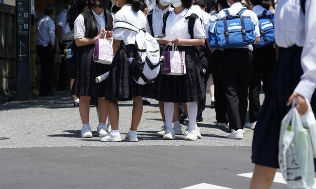 再）【悲報】九州の学校、女子中〇生を全裸でチェックする風習があった