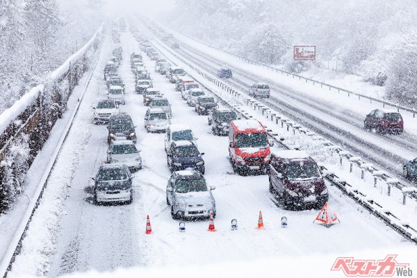 大雪でEV立ち往生　いすゞの解決案は発電専用エンジン