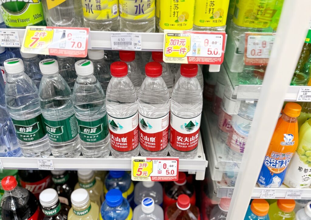 【中国】「日本にこびている」と批判の飲料をセブンイレブン2店舗が販売停止に…「日本のコンビニでは？」の声