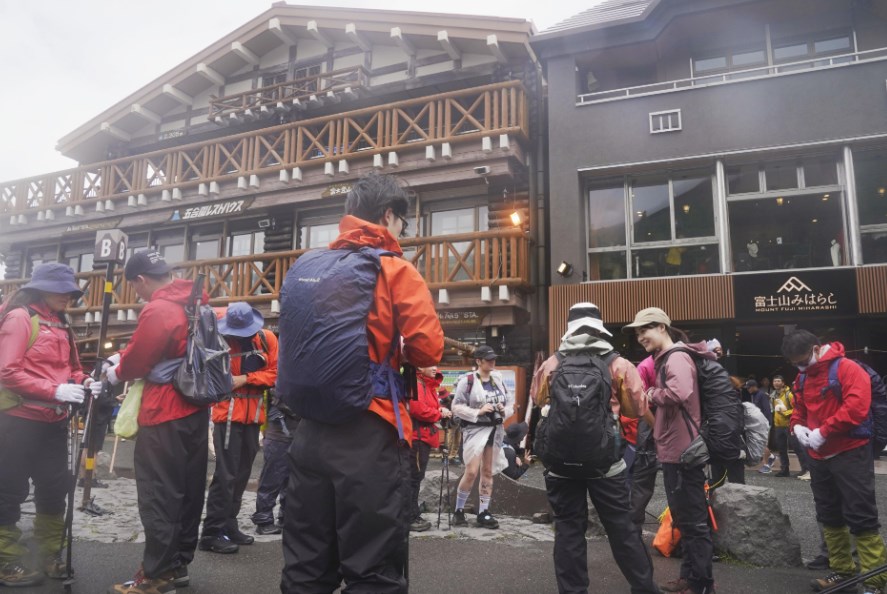 富士山通行料2千円、条例成立　山梨県議会、今夏から