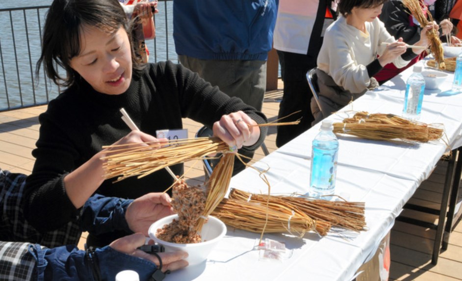 【世界大会】水戸納豆早食い大会に132人　優勝者は5本を43秒、粘りに苦戦も