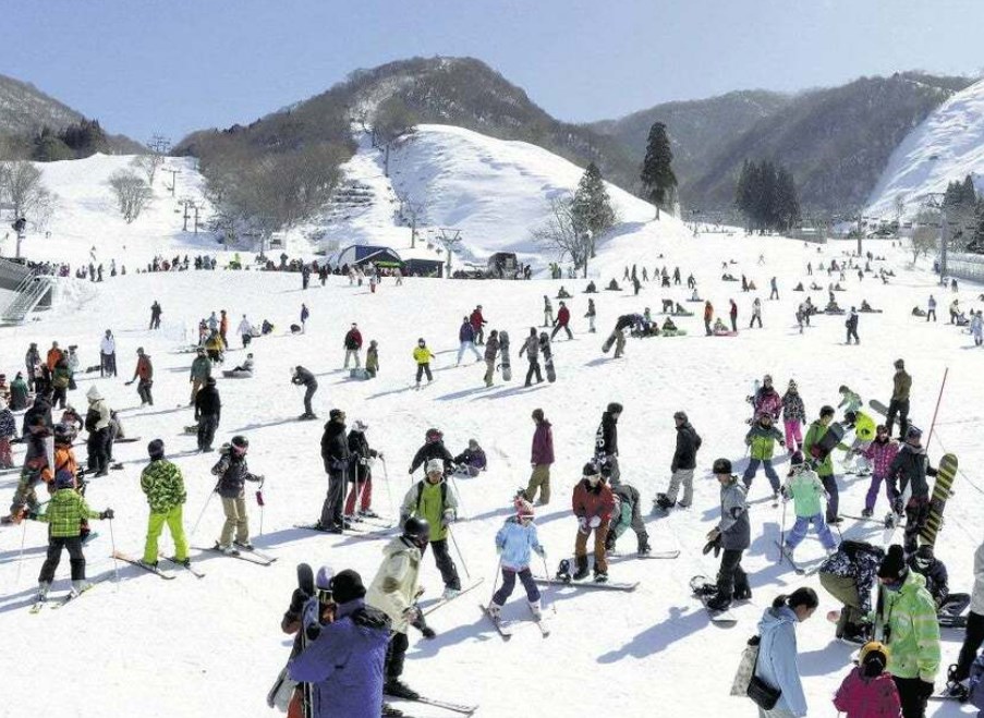 【大人気】暖冬で雪不足の今季、来場者数「最多」を更新し続けるスキー場　「グランスノー奥伊吹」