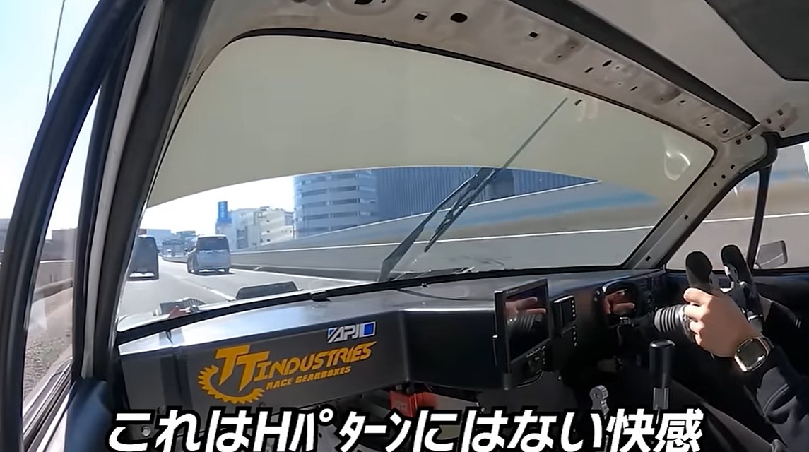 車カスさん。サーキット専用車で首都高を走ってしまいYouTubeに公開