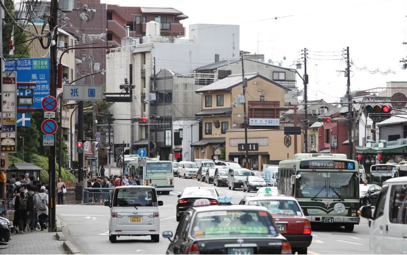 京都でタクシー配車率１割　河野氏「ライドシェアに期待」(昨年11月)