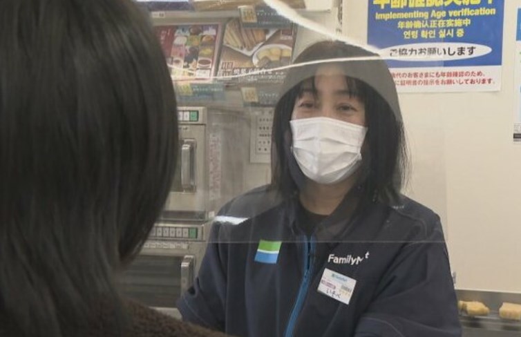 【社会】10代女子大生「電子マネー44万円分ください」→コンビニ店員「詐欺では？」→女子大生「大丈夫です！」繰り返す